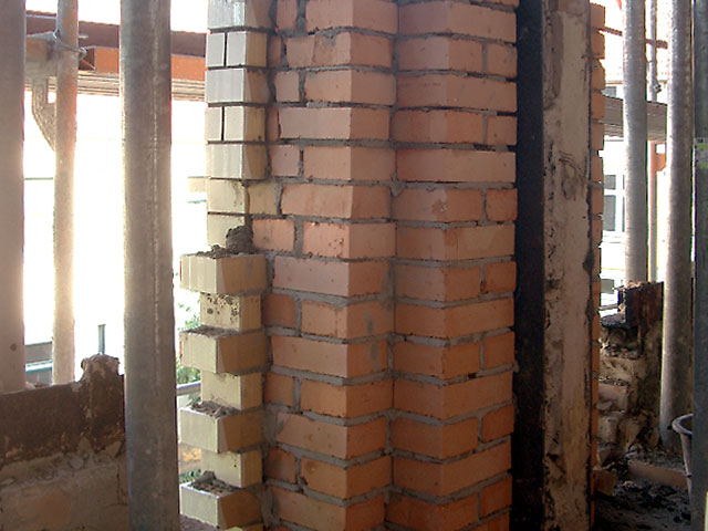 Hintermauerwerk des gemauerten Pfeilers